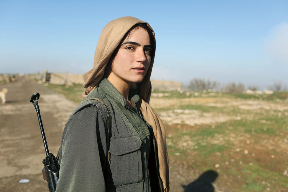 "Kurdistan, la guerre des filles", un documentaire de Mylène Sauloy (2016).